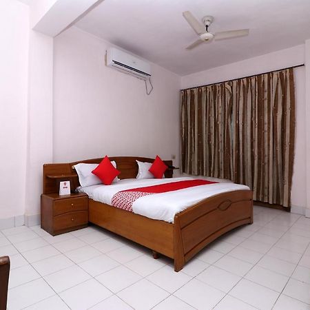 Oyo 16112 Hotel Uruvela International Bodhgaya Bagian luar foto