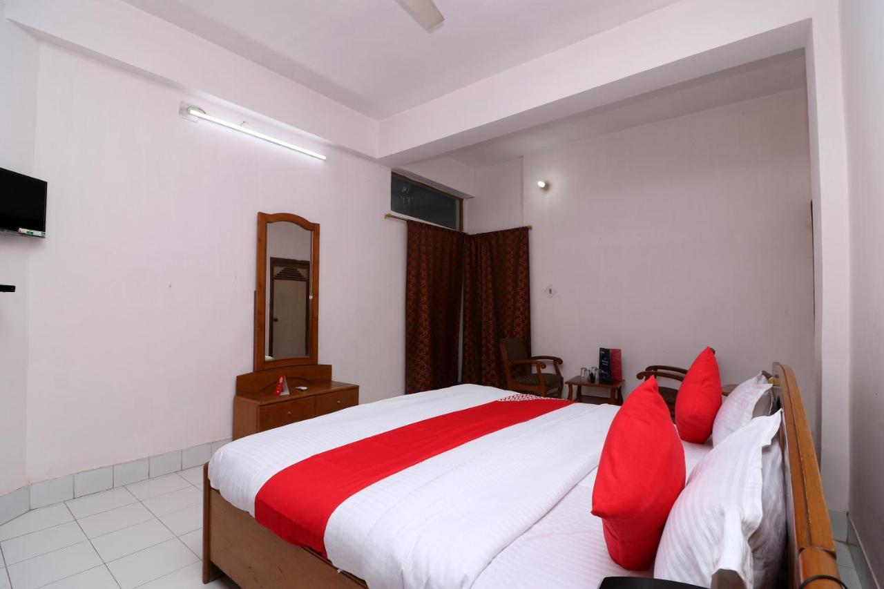 Oyo 16112 Hotel Uruvela International Bodhgaya Bagian luar foto