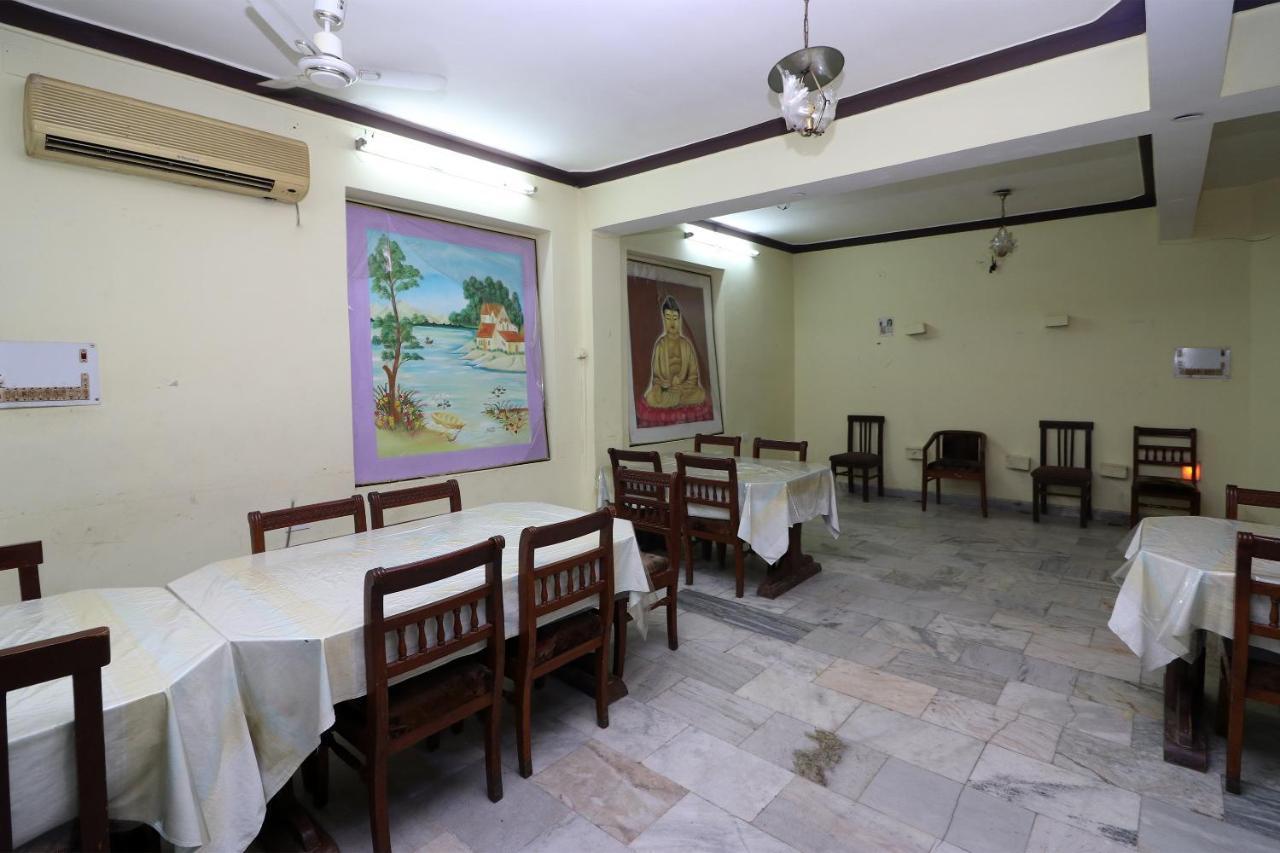 Oyo 16112 Hotel Uruvela International Bodhgaya Bagian luar foto